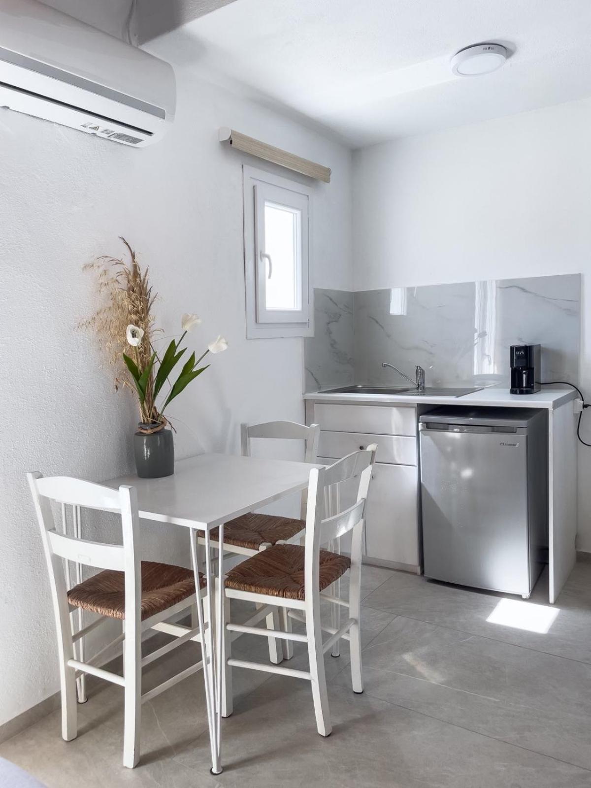 Twins Apartments By Mina Ornos  Bagian luar foto